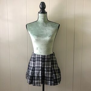 Women’s plaid skater black and white skort